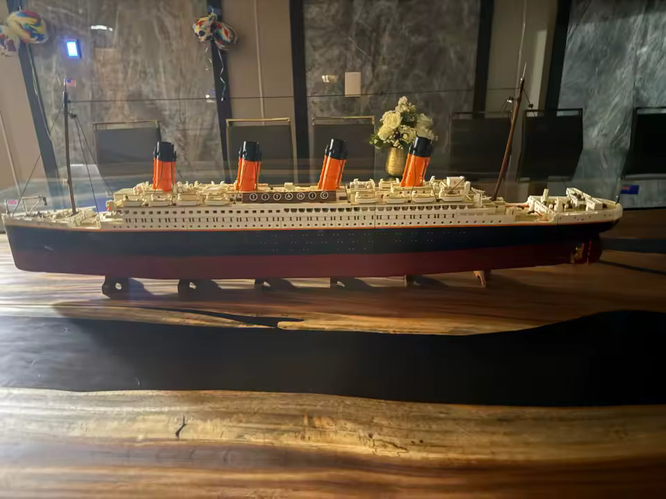 Grand Titanic 9090-Piece Collector Ship
