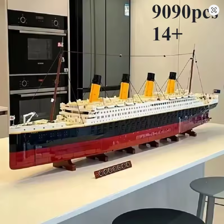 Grand Titanic 9090-Piece Collector Ship